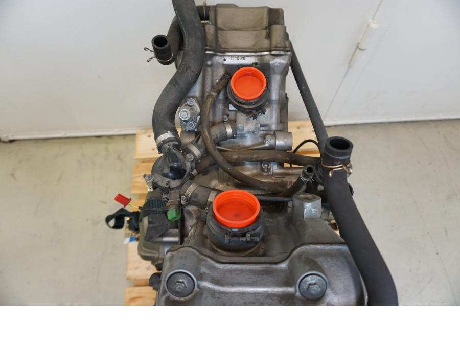 Snett uppifrån på Motor från en Honda XL 1000 V -1999 motorcykel.