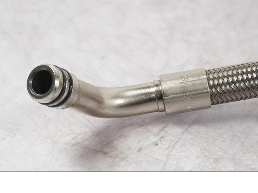 Baksidan på Oljekylrör från en Ducati Multistrada V4 -2024 motorcykel.