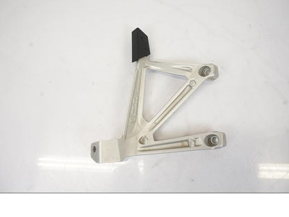 Snett uppifrån på Fotpinnefäste från en BMW R 1250 GS -2019 motorcykel.