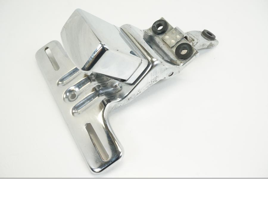 Baksidan på Skylthållare från en Suzuki VS 1400 -1993 motorcykel.