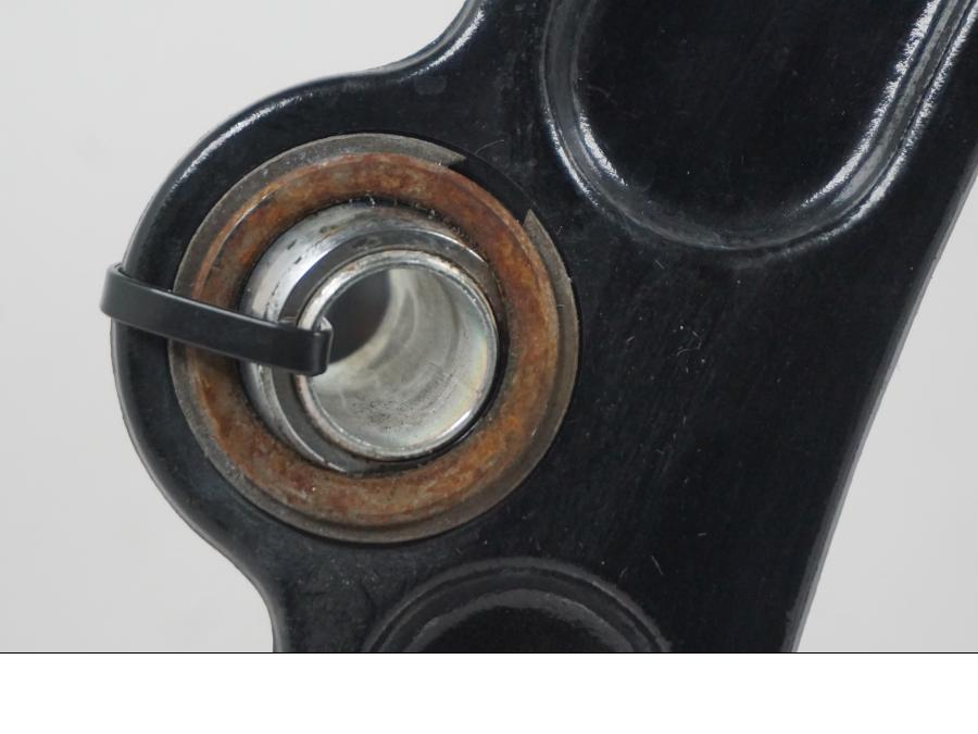 Vänster sida på Sving från en H-D Softail Standard FXST -2001 motorcykel.