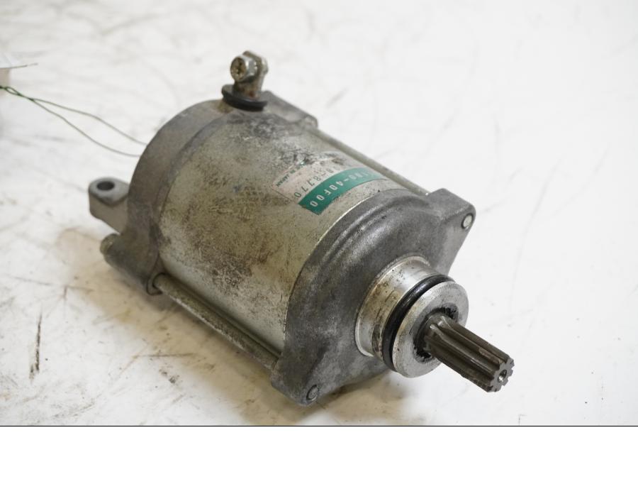 Framsidan på Startmotor från en Suzuki GSX-R 1000 -2003 motorcykel.