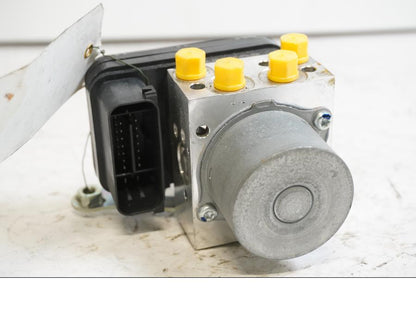 Framsidan på ABS Modulator från en Yamaha MT-09 Tracer -2016 motorcykel.