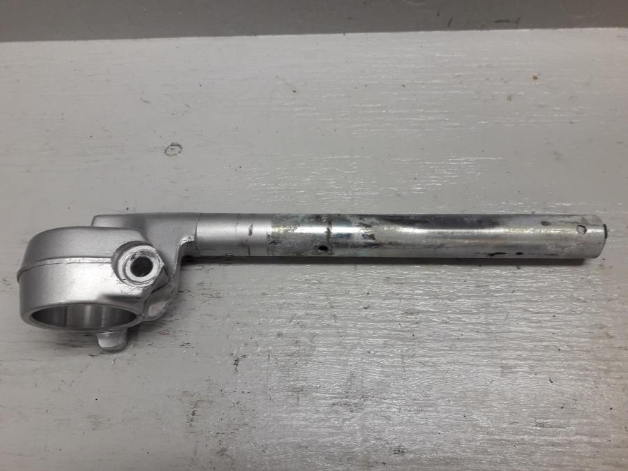 Framsidan på Styre från en Honda CBR 1000 F -1999 motorcykel.