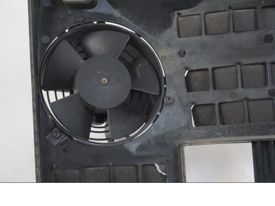 Baksidan på Vattenkylfläkt från en KTM 990 SM -2009 motorcykel.