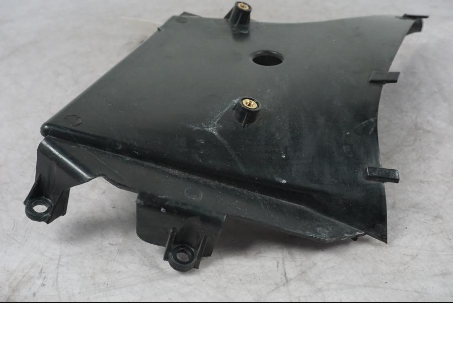 Baksidan på Luftvinge från en Buell 1125 R -2008 motorcykel.