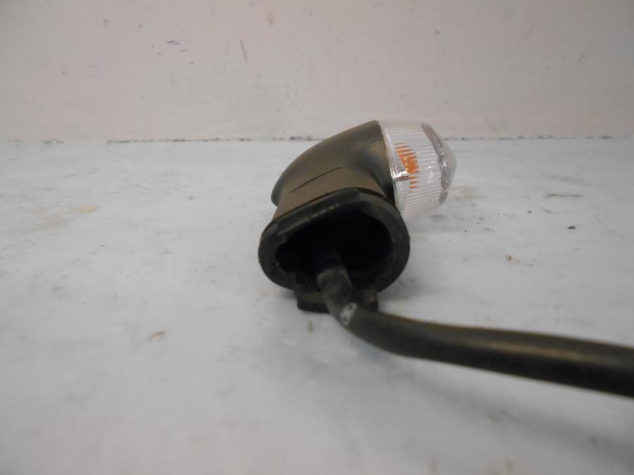 Höger sida på Blinkers från en Yamaha YS 125 -2017 motorcykel.