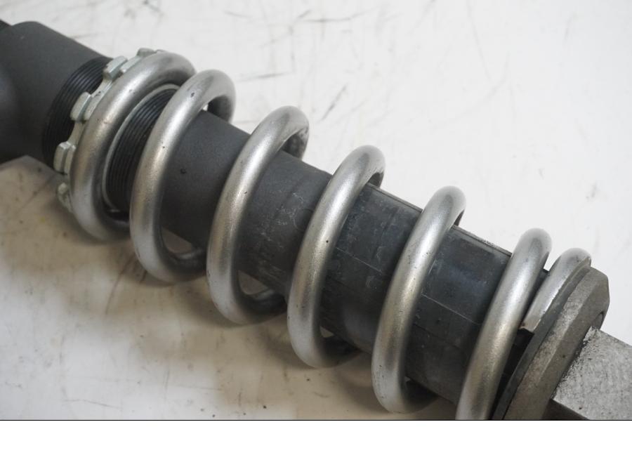 Snett uppifrån på Stötdämpare från en Kawasaki Z 800 -2014 motorcykel.