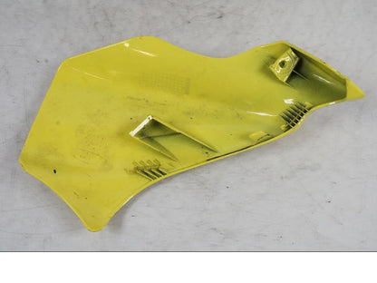 Snett nerifrån på Toppkåpa från en Kawasaki ER-6N -2006 motorcykel.