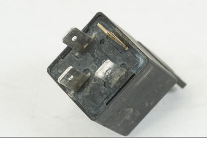 Snett nerifrån på Relä från en AJP PR7 -2021 motorcykel.