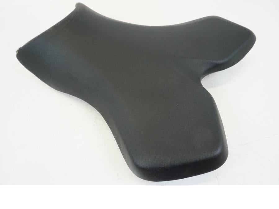 Baksidan på Sadel från en Yamaha YZF 1000 R1 -2004 motorcykel.