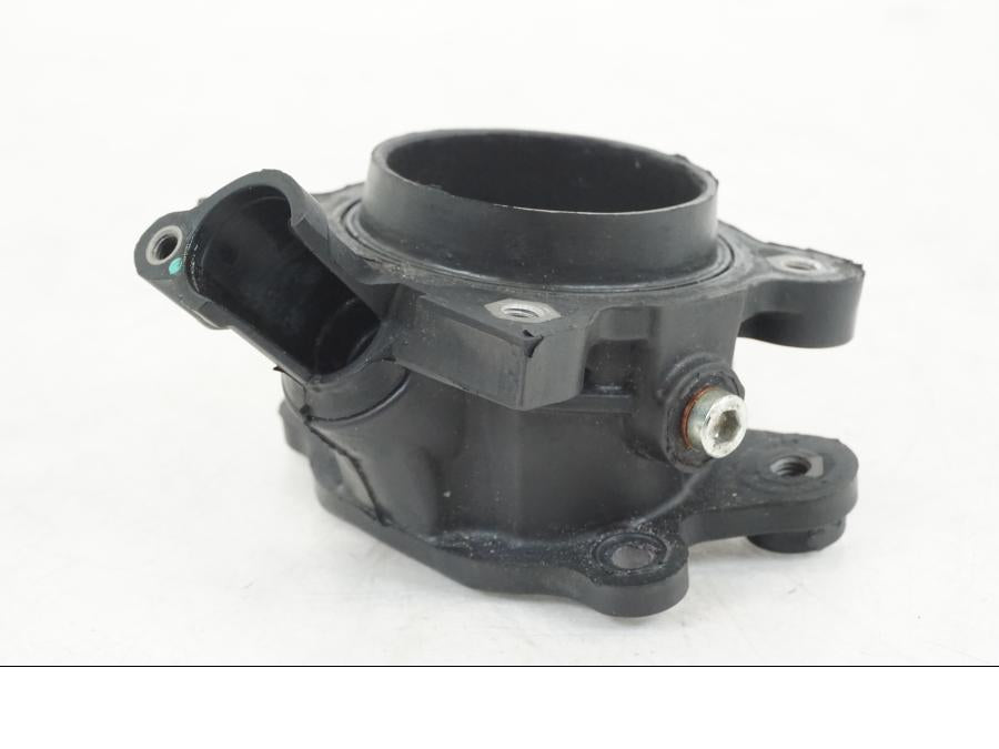 Framsidan på Insug från en Ducati Hyperstrada -2013 motorcykel.