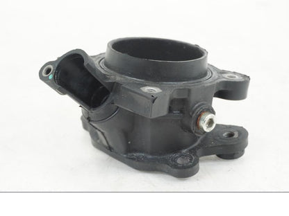 Framsidan på Insug från en Ducati Hyperstrada -2013 motorcykel.