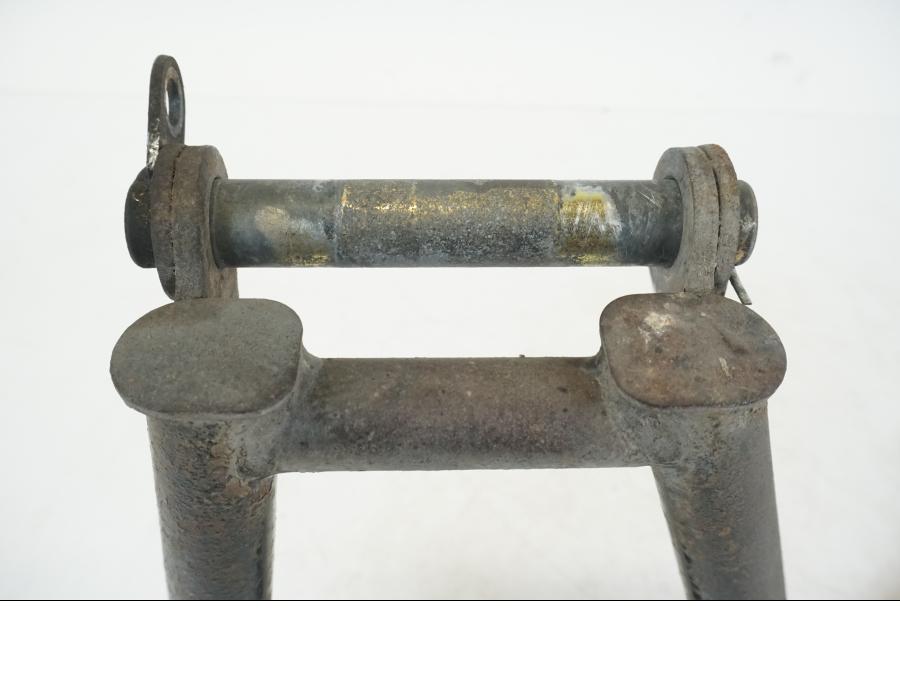 Extrabild5 på Centralstöd från en Honda ST 1300 -2002 motorcykel.