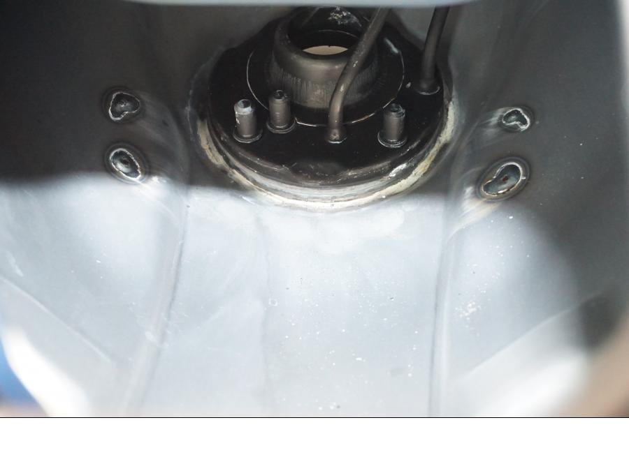 Extrabild1 på Bensintank från en Ducati Monster 937 -2021 motorcykel.