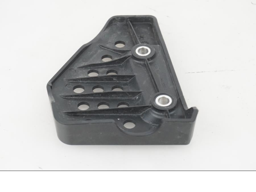 Höger sida på Fotpinnehälskydd från en H-D Adventure Pan America Special RA1250S -2021 motorcykel.