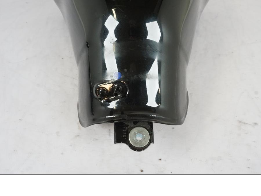 Höger sida på Bensintank från en Kawasaki ER-6N -2012 motorcykel.