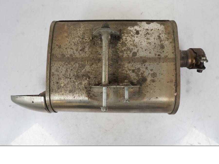 Höger sida på Ljuddämpare från en Kawasaki ER-6N -2008 motorcykel.