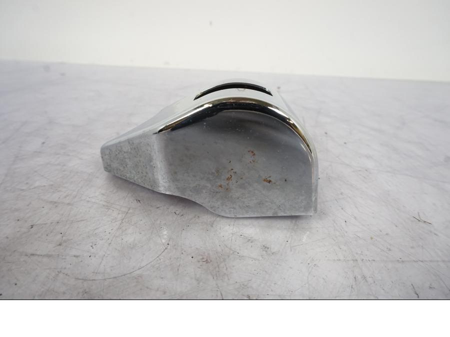 Baksidan på Bromsvätskebehållarkåpa från en Kawasaki VN 1500 -2003 motorcykel.