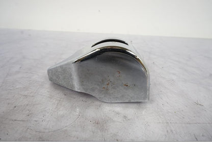 Baksidan på Bromsvätskebehållarkåpa från en Kawasaki VN 1500 -2003 motorcykel.