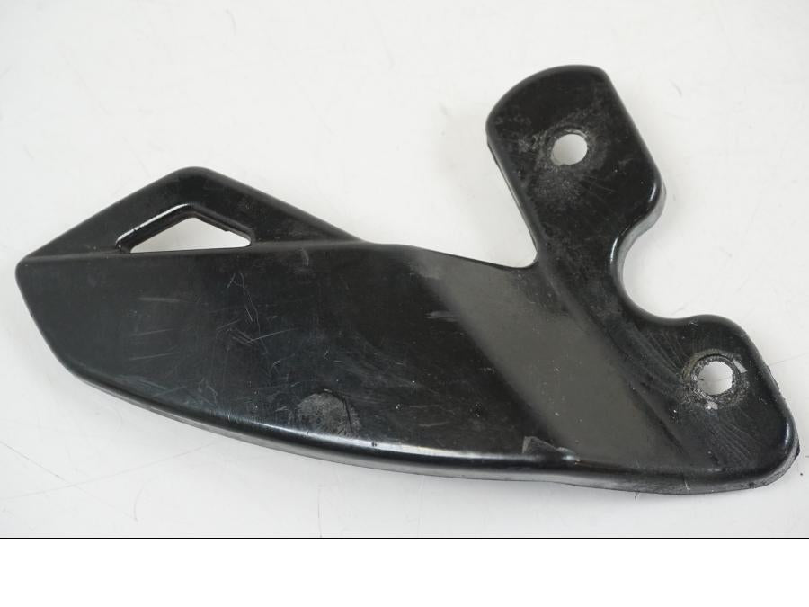 Framsidan på Fotpinnehälskydd från en Aprilia RS 125 -2008 motorcykel.