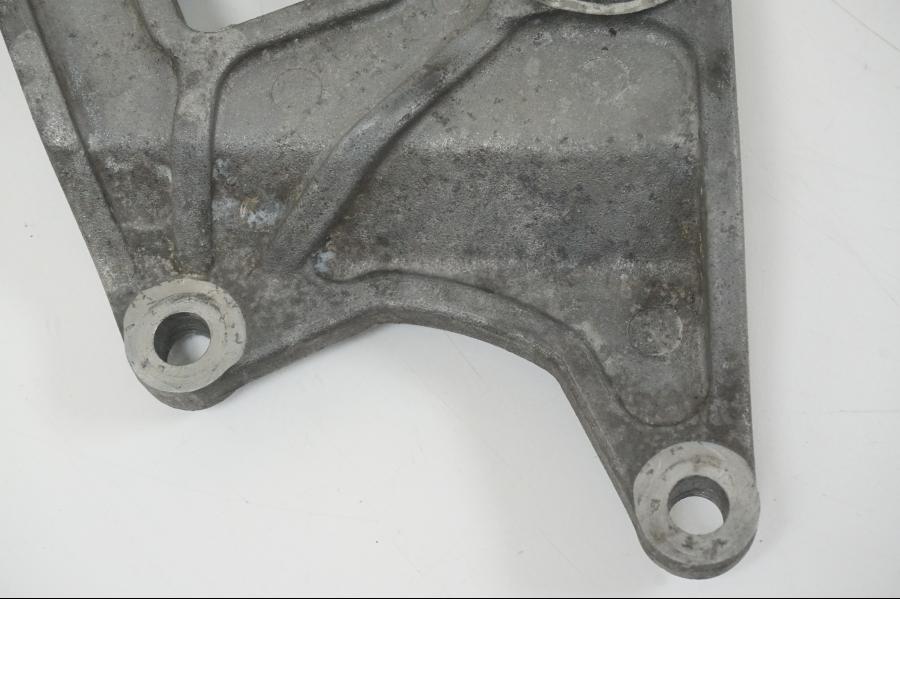 Vänster sida på Bromsoksfäste från en Aprilia RS 125 -2008 motorcykel.