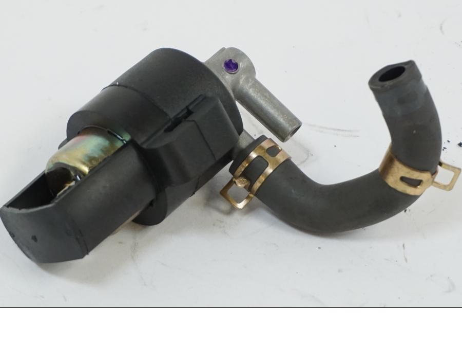 Baksidan på Second Air från en Kawasaki VN 1500 -2002 motorcykel.