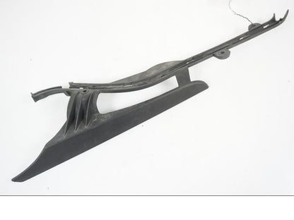 Framsidan på Remskydd från en BMW F 650 CS -2002 motorcykel.