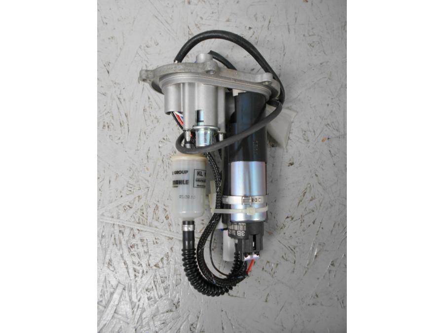 Baksidan på Bensinpump insprut från en Ducati 848 EVO -2011 motorcykel.