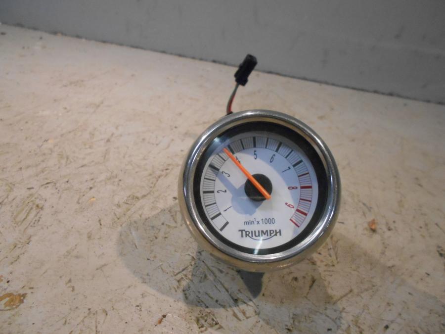 Framsidan på Varvräknare från en Triumph Speedmaster -2010 motorcykel.
