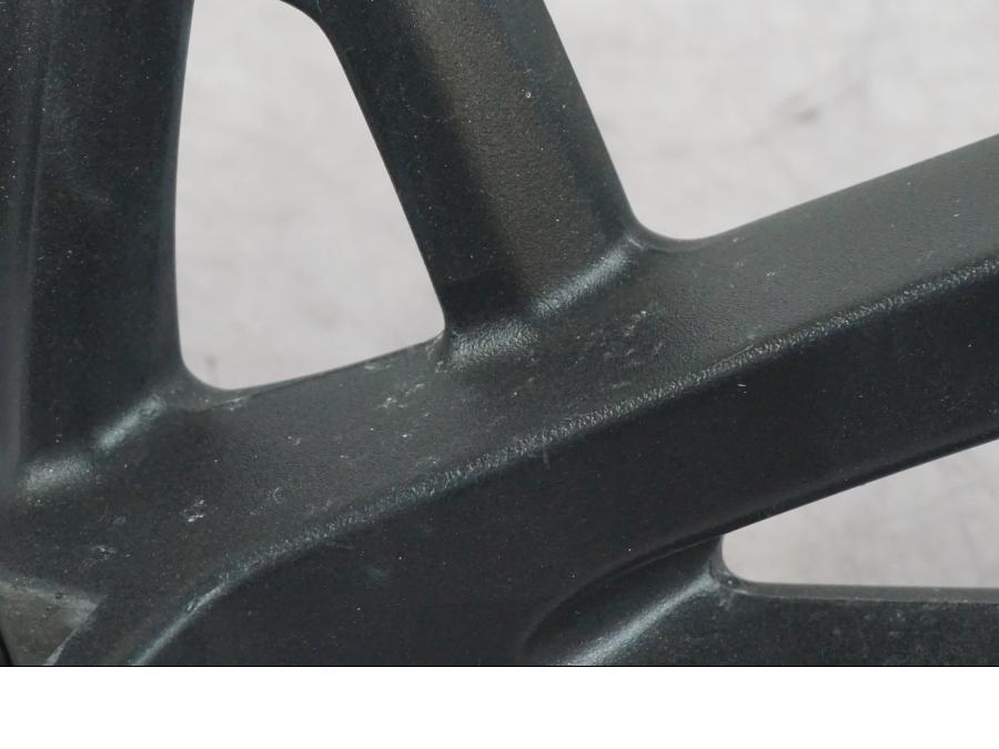 Höger sida på Fotpinne från en Suzuki GSF 1250 -2010 motorcykel.