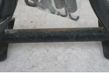 Snett nerifrån på Centralstöd från en BMW K 1600 GTL -2015 motorcykel.