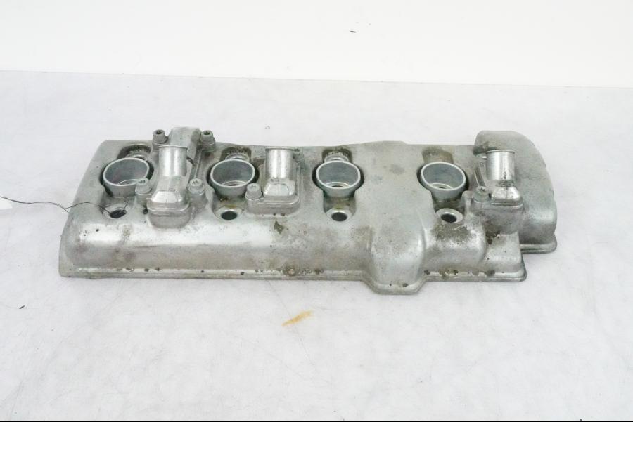 Höger sida på Ventilkåpa från en BMW K 1200 S -2005 motorcykel.