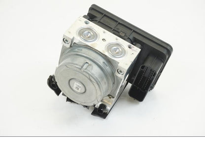 Baksidan på ABS Modulator från en Triumph Tiger 1200 -2018 motorcykel.