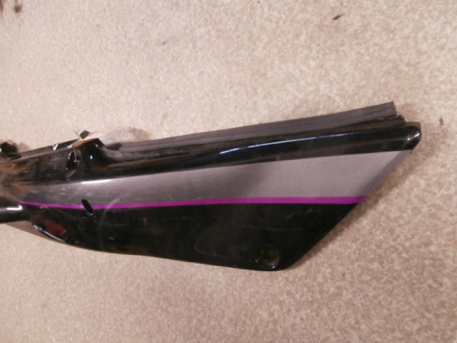 Höger sida på Bakvinge från en Honda VFR 750 -1992 motorcykel.