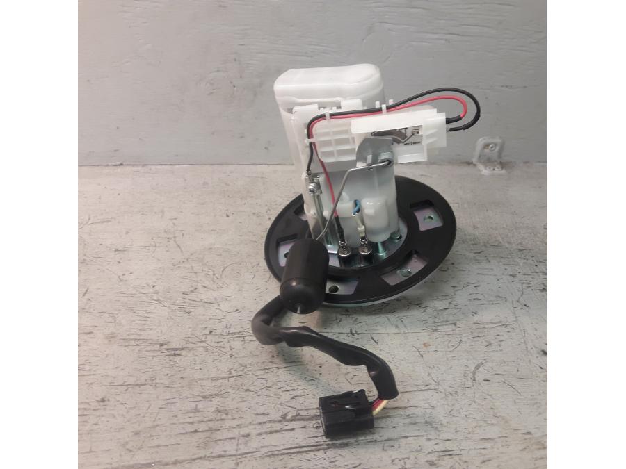 Framsidan på Bensinpump insprut från en Honda ADV 750 -2017 motorcykel.