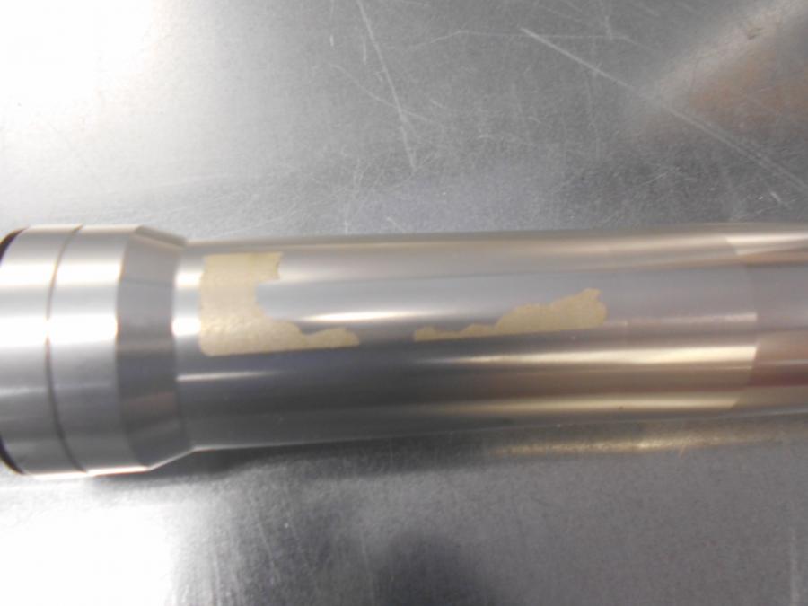 Baksidan på Gaffelben från en Ducati Monster 797 -2017 motorcykel.