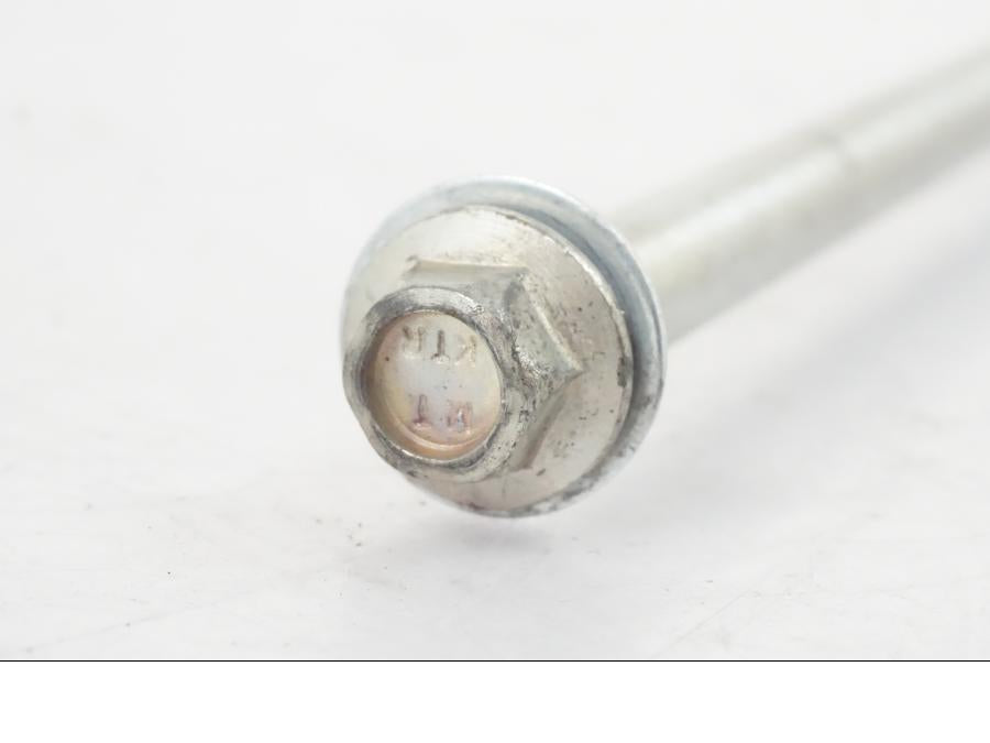 Baksidan på Axel från en KTM 390 Adventure -2021 motorcykel.