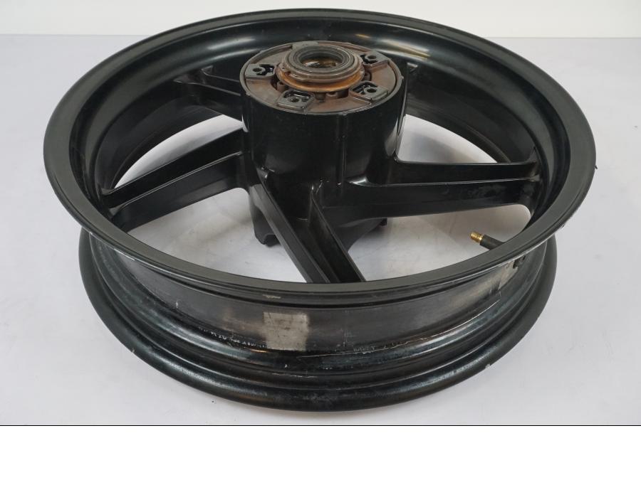 Snett uppifrån på Fälg från en Aprilia RS 125 -2000 motorcykel.