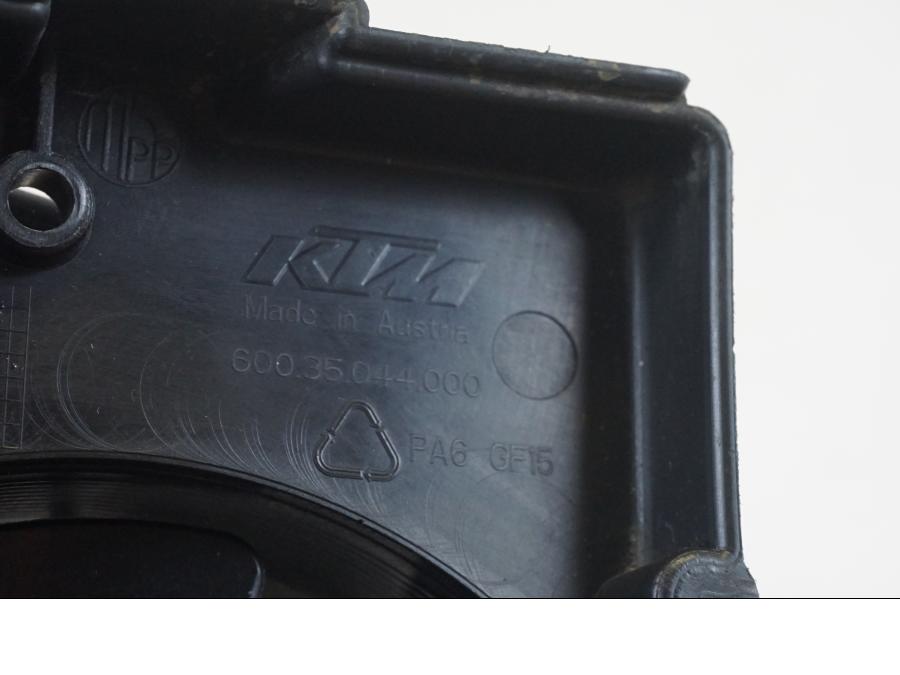 Vänster sida på Vattenkylfläkt från en KTM 990 Adventure -2007 motorcykel.