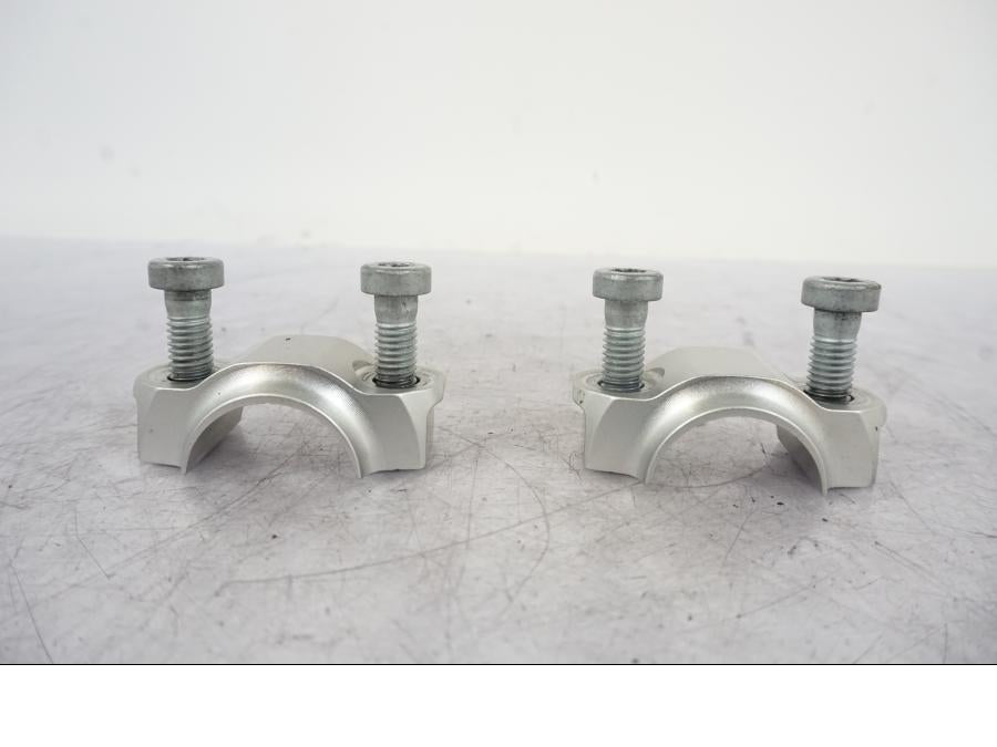 Höger sida på Styrfäste från en KTM 990 Super Duke -2006 motorcykel.