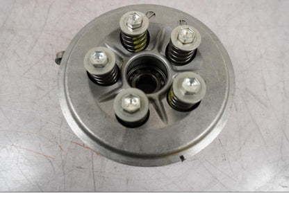 Höger sida på Kopplingskorg från en Honda VFR 800 -2005 motorcykel.