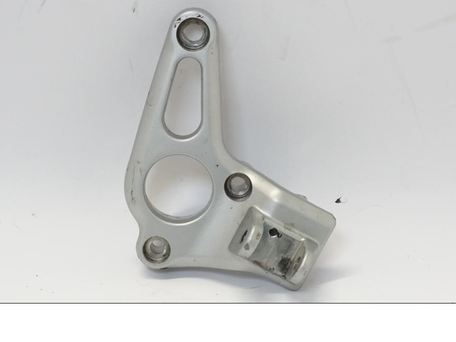 Framsidan på Fotpinnefäste från en BMW R 1150 RS -2004 motorcykel.