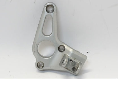 Framsidan på Fotpinnefäste från en BMW R 1150 RS -2004 motorcykel.