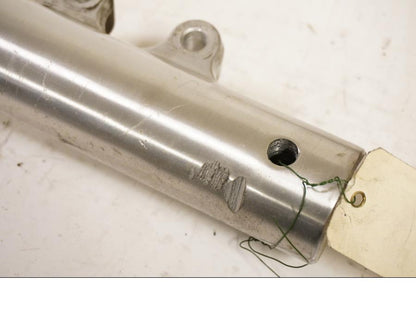 Höger sida på Gaffelben från en Suzuki LS 650 -1996 motorcykel.