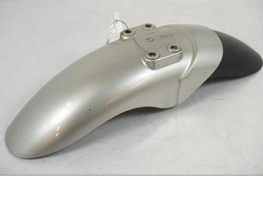 Framsidan på <p>Framskärm från Yamaha V-MAX 1200 1997.</p>

<p>Mindre ytliga repor finns se bilder.</p>

<p>Skavmärke se bild.</p> motorcykel.