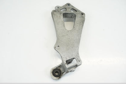 Baksidan på Fotpinnefäste inre från en Suzuki GSX-R 1100 -1986 motorcykel.