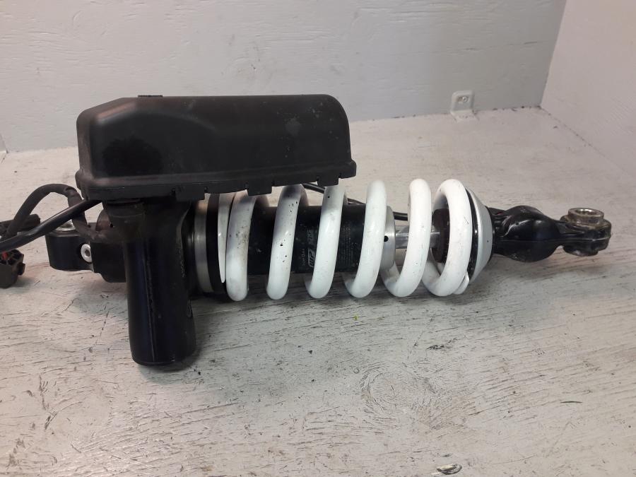 Baksidan på Stötdämpare från en KTM 1290 Super Duke -2016 motorcykel.