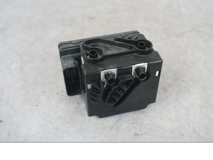 Baksidan på ABS Modulator från en KTM 1290 Super Adventure S -2022 motorcykel.