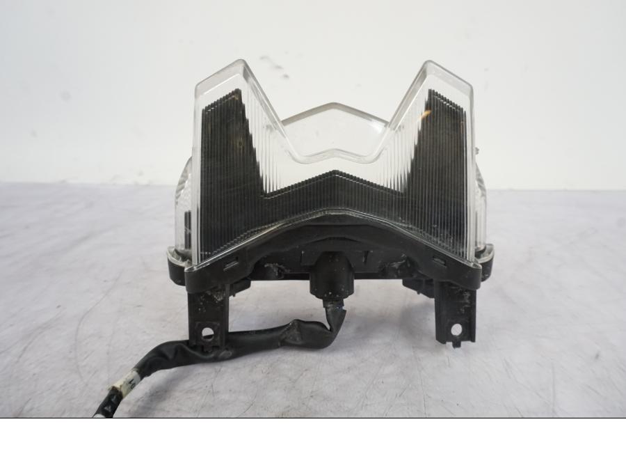 Snett uppifrån på Baklampa från en Yamaha MT-09 -2020 motorcykel.